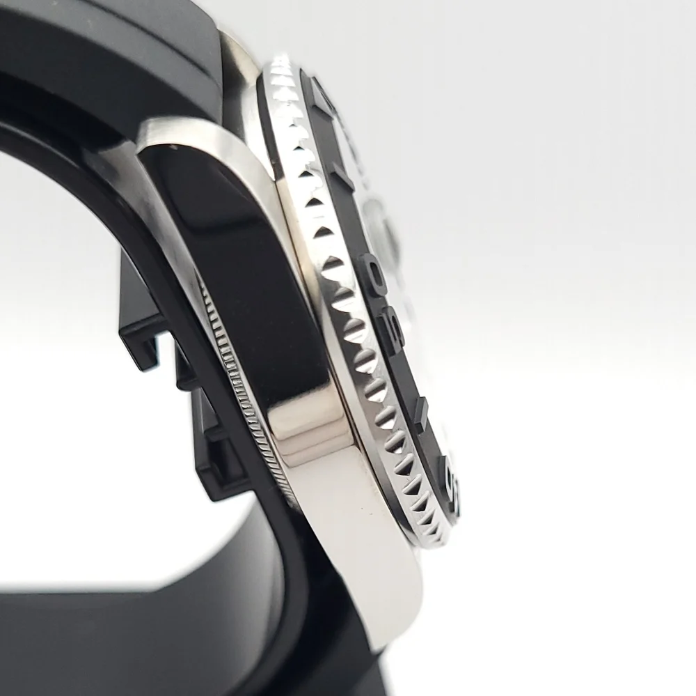 Seiko Black and Silver Men's Watch - Picture 4 of 8